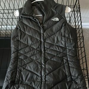 Puffer vest by north face barely worn like new condition black
